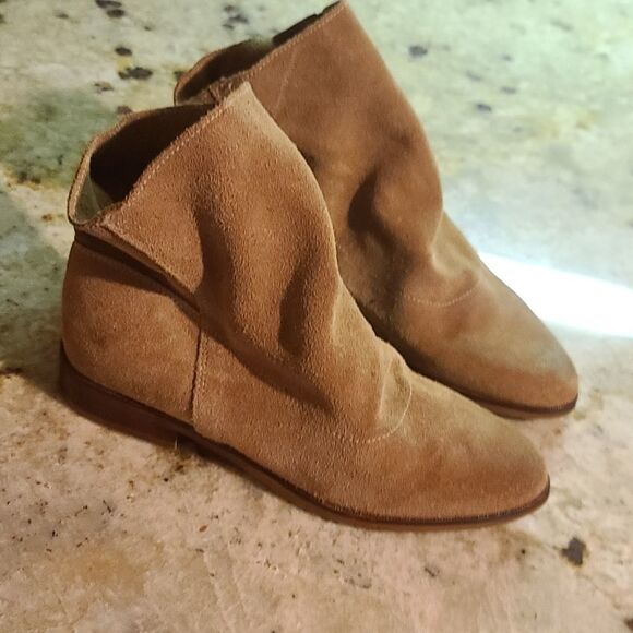Chocolat blu Suede tan pointed toe booties - Picture 2 of 6